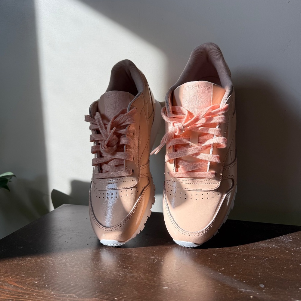 Strawberry Reebok Classics - Picture 5 of 7